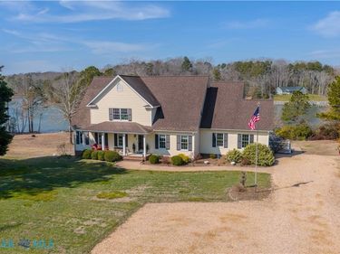 749 Blue Barn Road, Wake, VA 23176