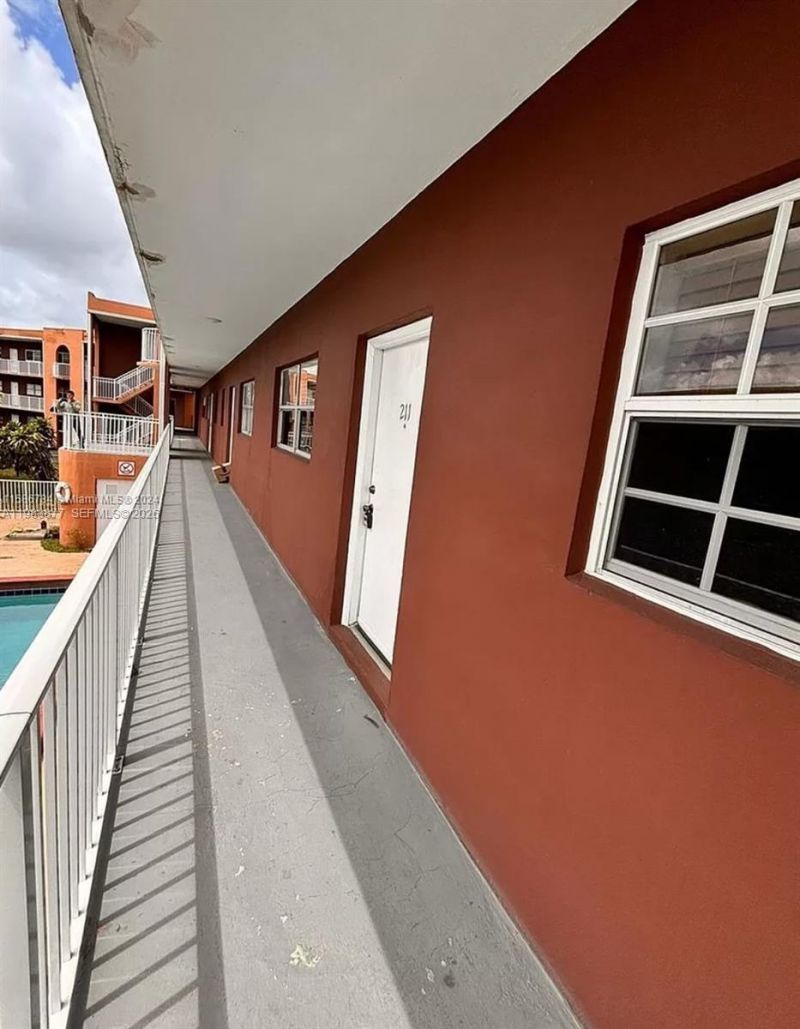 6850 W 16th Dr, Unit 211, Hialeah, FL 33014 Photo