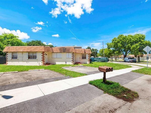 201 Columbus Pkwy , Hollywood, FL 33021