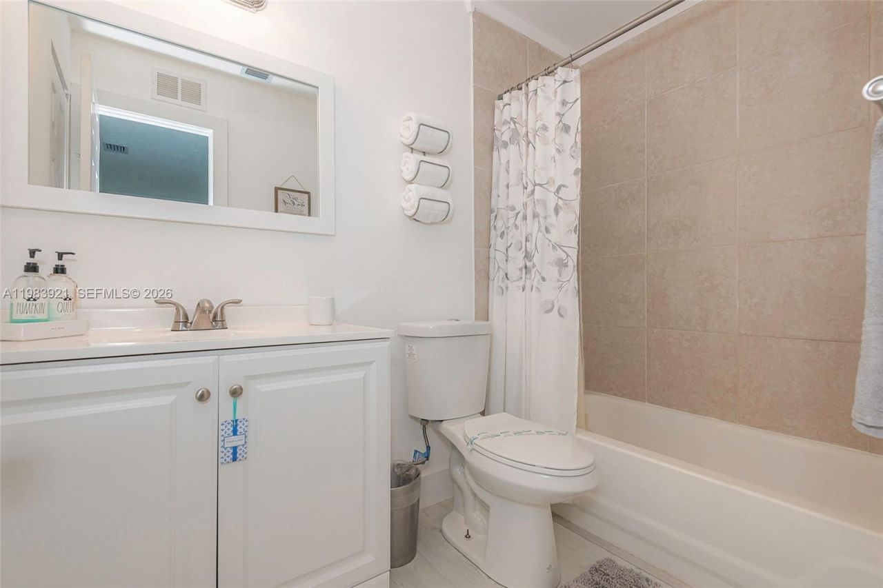 201 Columbus Pkwy , Hollywood, FL 33021 Photo