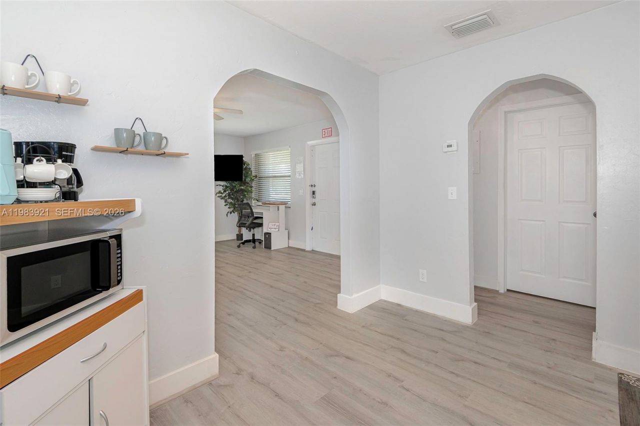 201 Columbus Pkwy , Hollywood, FL 33021 Photo