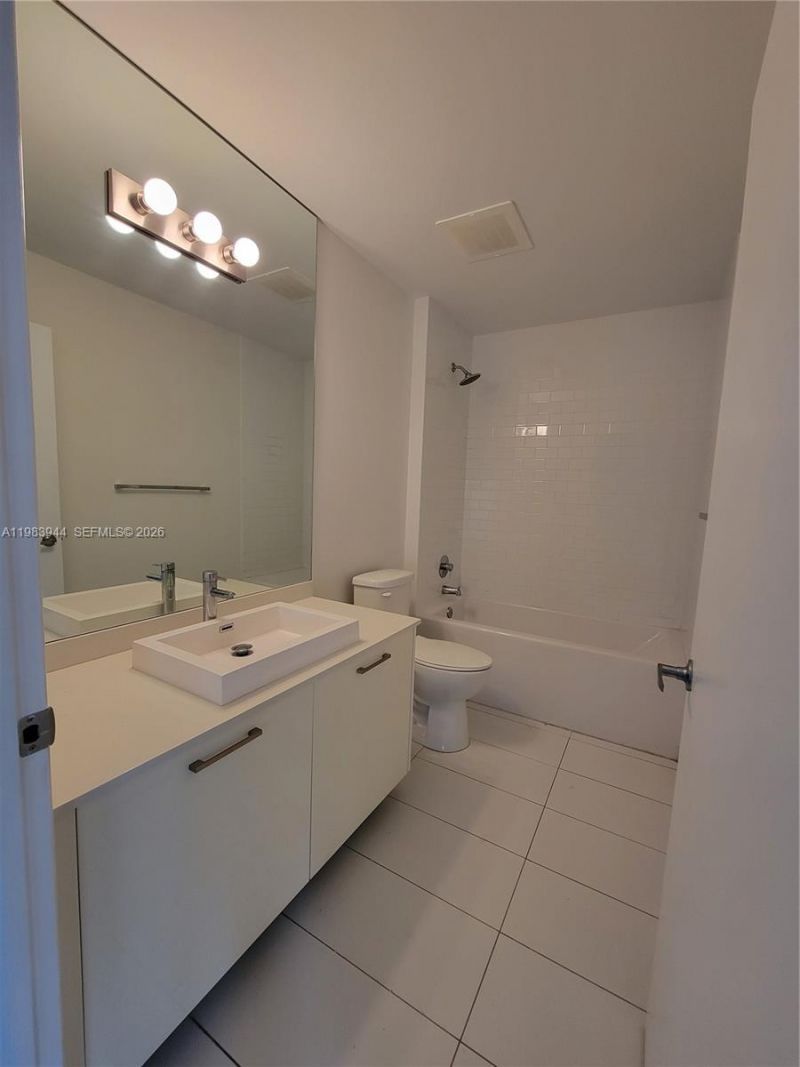 151 SE 1st St , Unit 1507, Miami, FL 33131 Photo