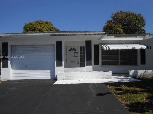 4955 NW 55th St, Tamarac, FL 33319