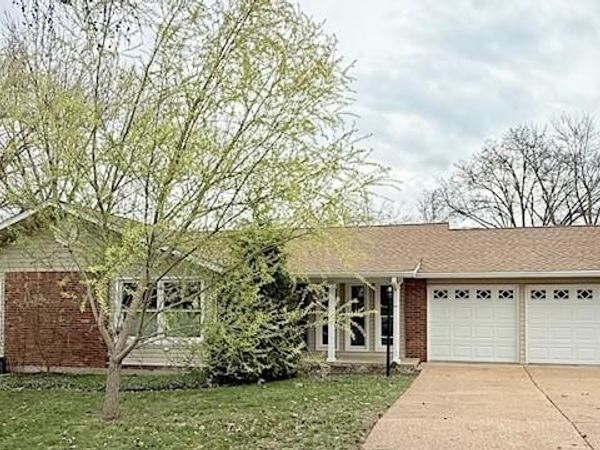 11727 Summerhaven Drive, St Louis, MO 63146