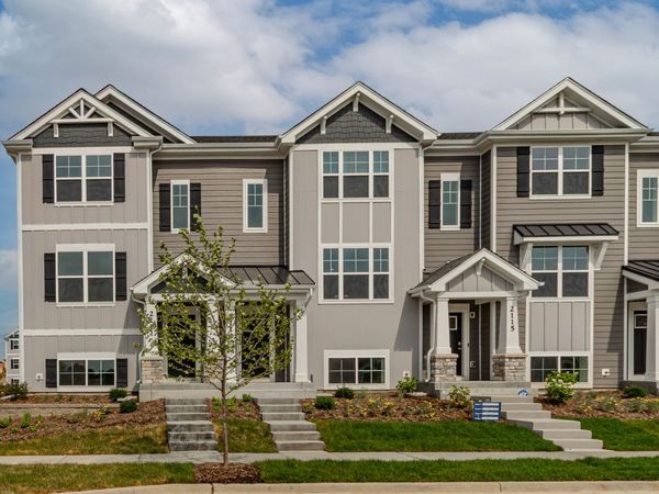 2111 Yellowstone Boulevard, Unit 2111, Mundelein, IL 60060