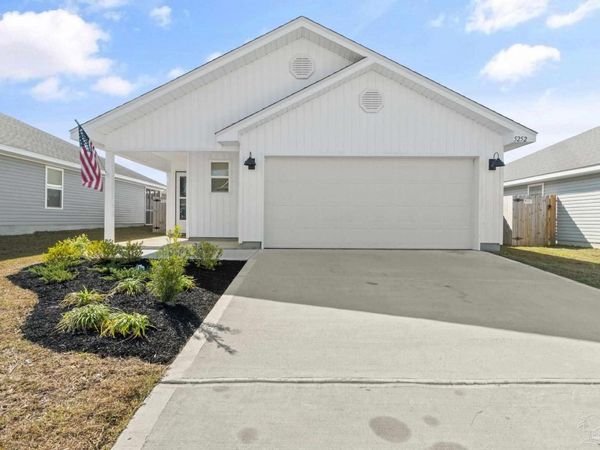 5252 Peach Dr, Pace, FL 32571