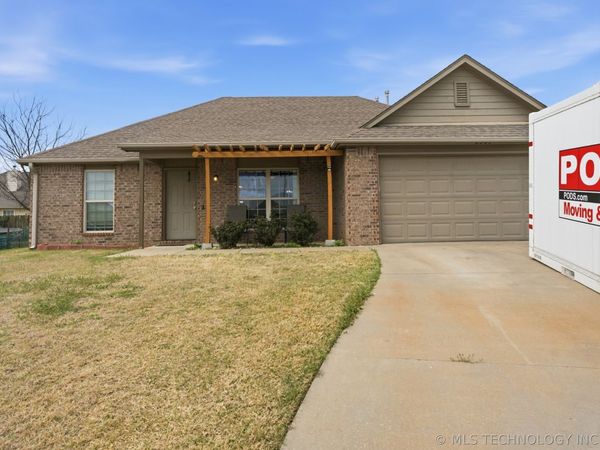 524 N Kelker Street , Holdenville, OK 74848