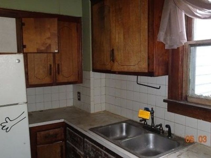 2353 Livingston, Lorain, OH 44052 Photo 4