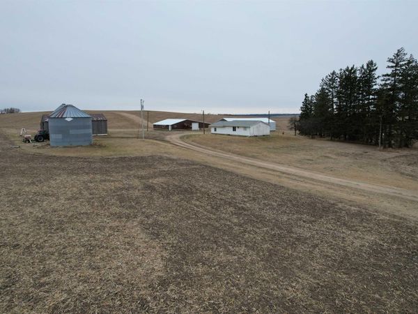 18109 E23 County Home Rd, Monticello, IA 52310