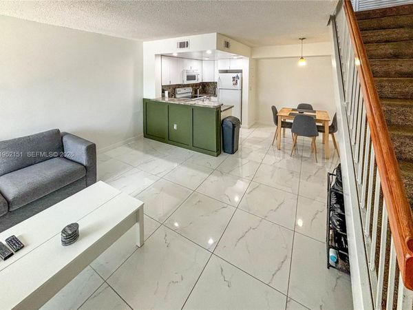 650 NW 86th Pl, Unit 3-209, Miami, FL 33126