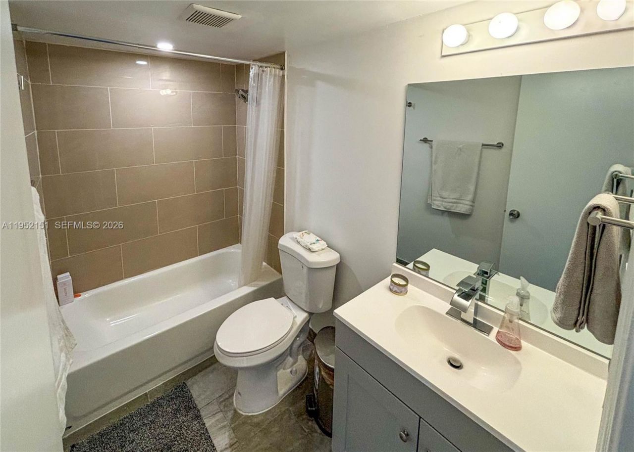 650 NW 86th Pl, Unit 3-209, Miami, FL 33126 Photo