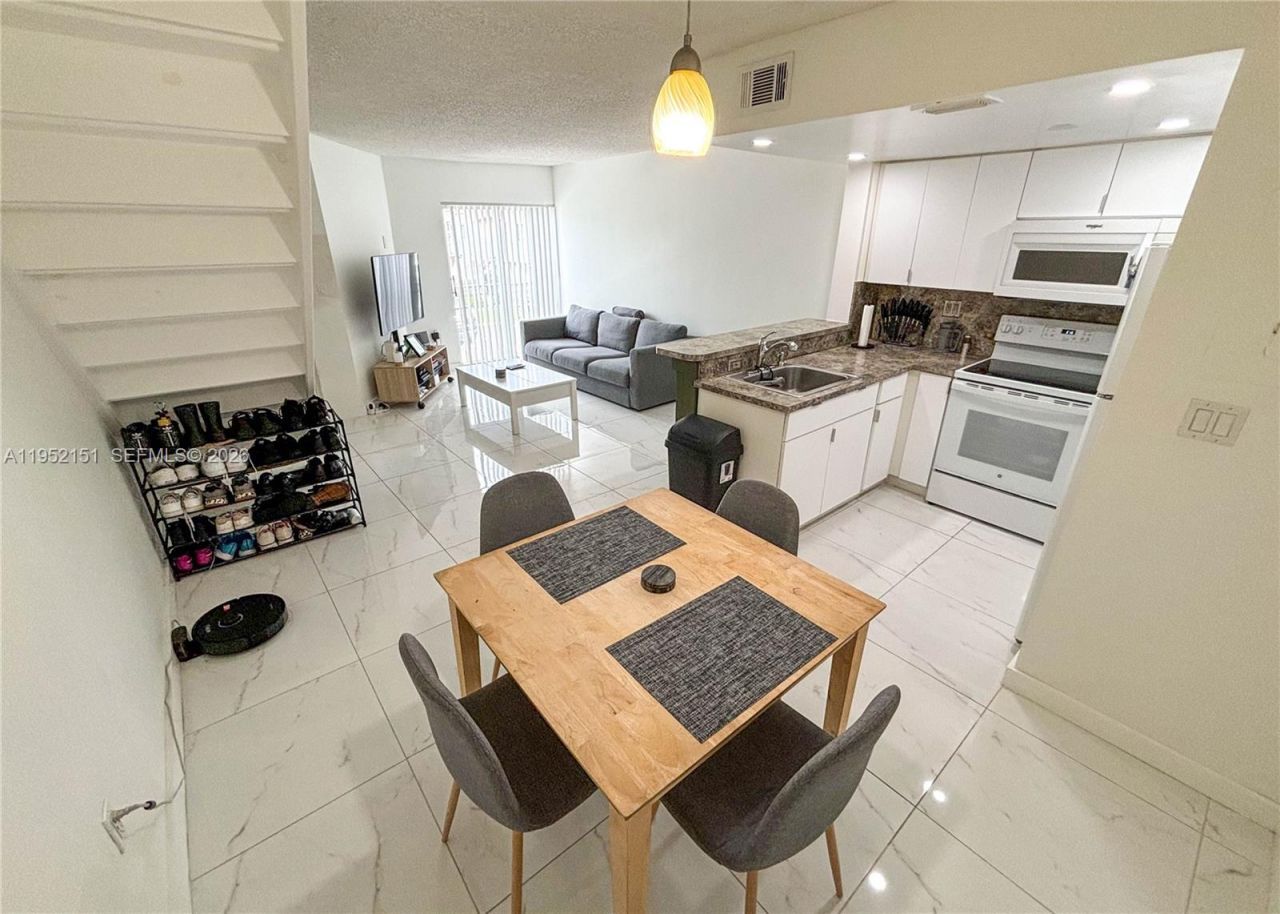 650 NW 86th Pl, Unit 3-209, Miami, FL 33126 Photo