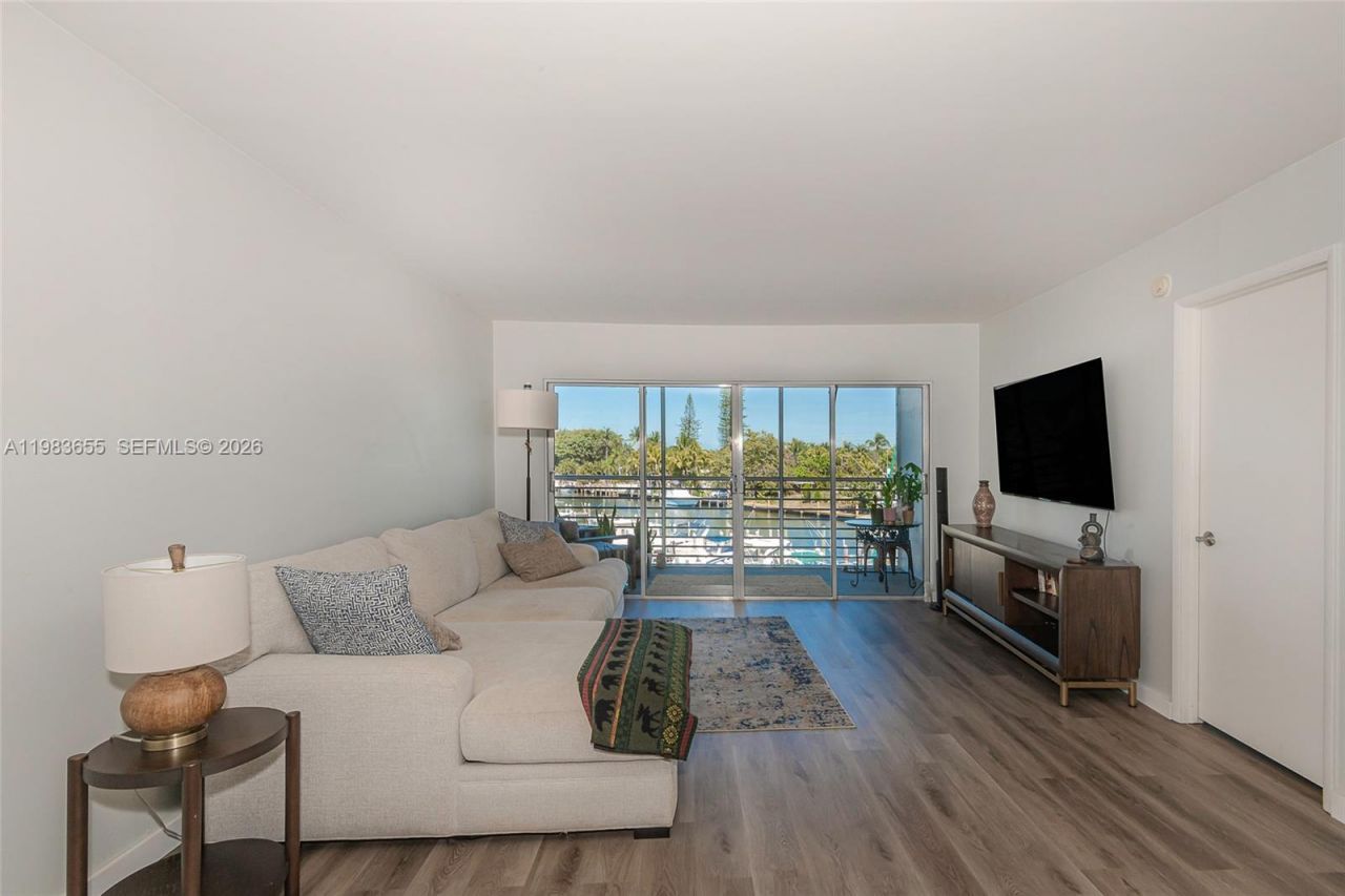 2731 NE 14th St Cswy , Unit 335, Pompano Beach, FL 33062 Photo