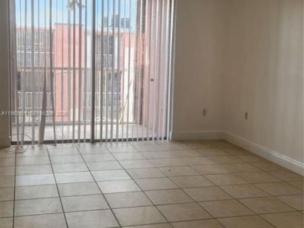 19825 SW 114th Ave, Unit 325, Miami, FL 33157