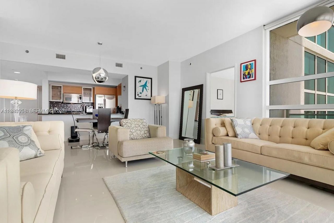 950 Brickell Bay Dr, Unit 3710, Miami, FL 33131 Photo