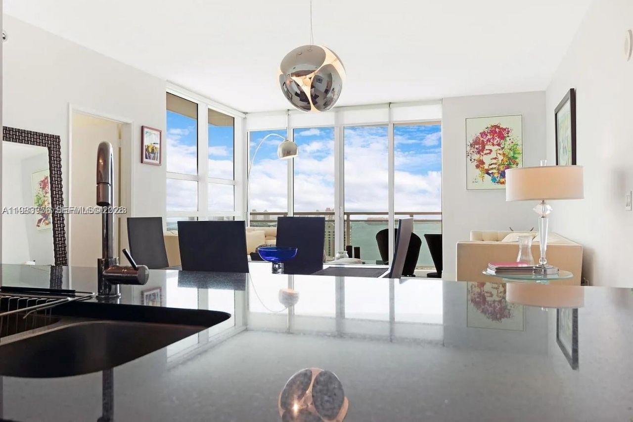 950 Brickell Bay Dr, Unit 3710, Miami, FL 33131 Photo