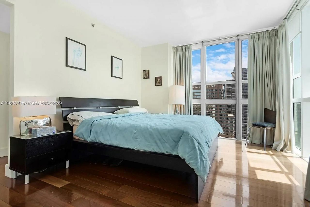 950 Brickell Bay Dr, Unit 3710, Miami, FL 33131 Photo