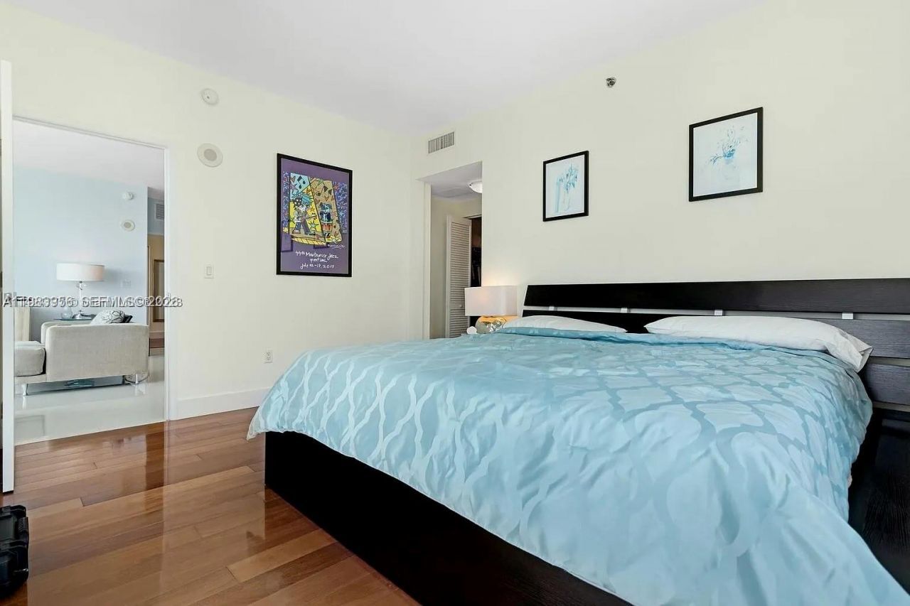 950 Brickell Bay Dr, Unit 3710, Miami, FL 33131 Photo