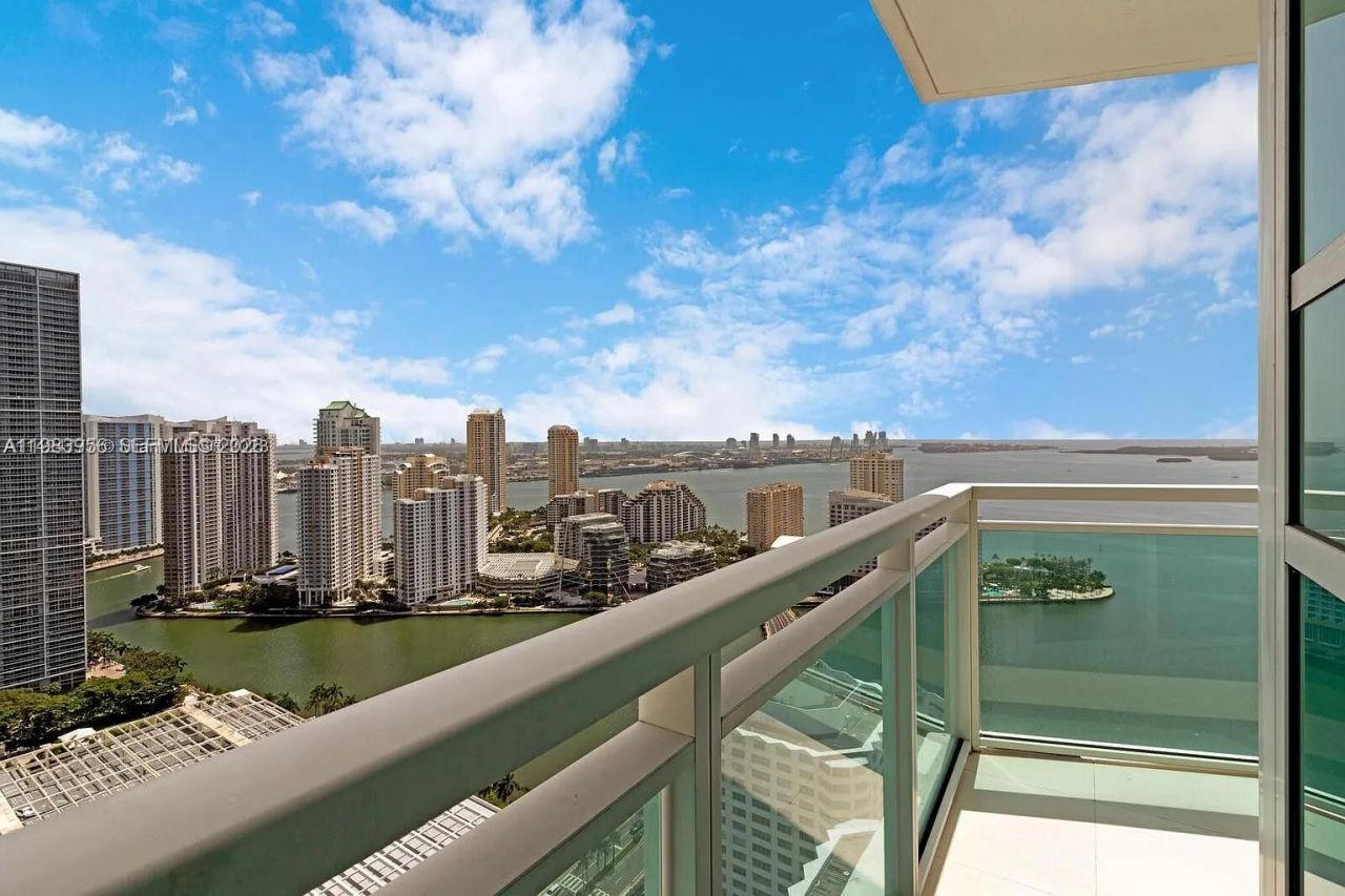 950 Brickell Bay Dr, Unit 3710, Miami, FL 33131 Photo