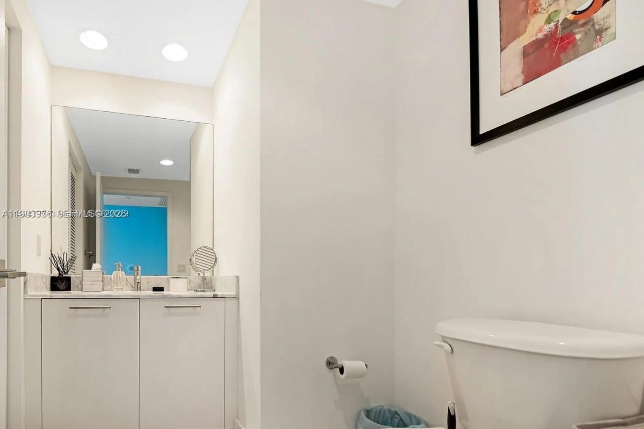 950 Brickell Bay Dr, Unit 3710, Miami, FL 33131 Photo