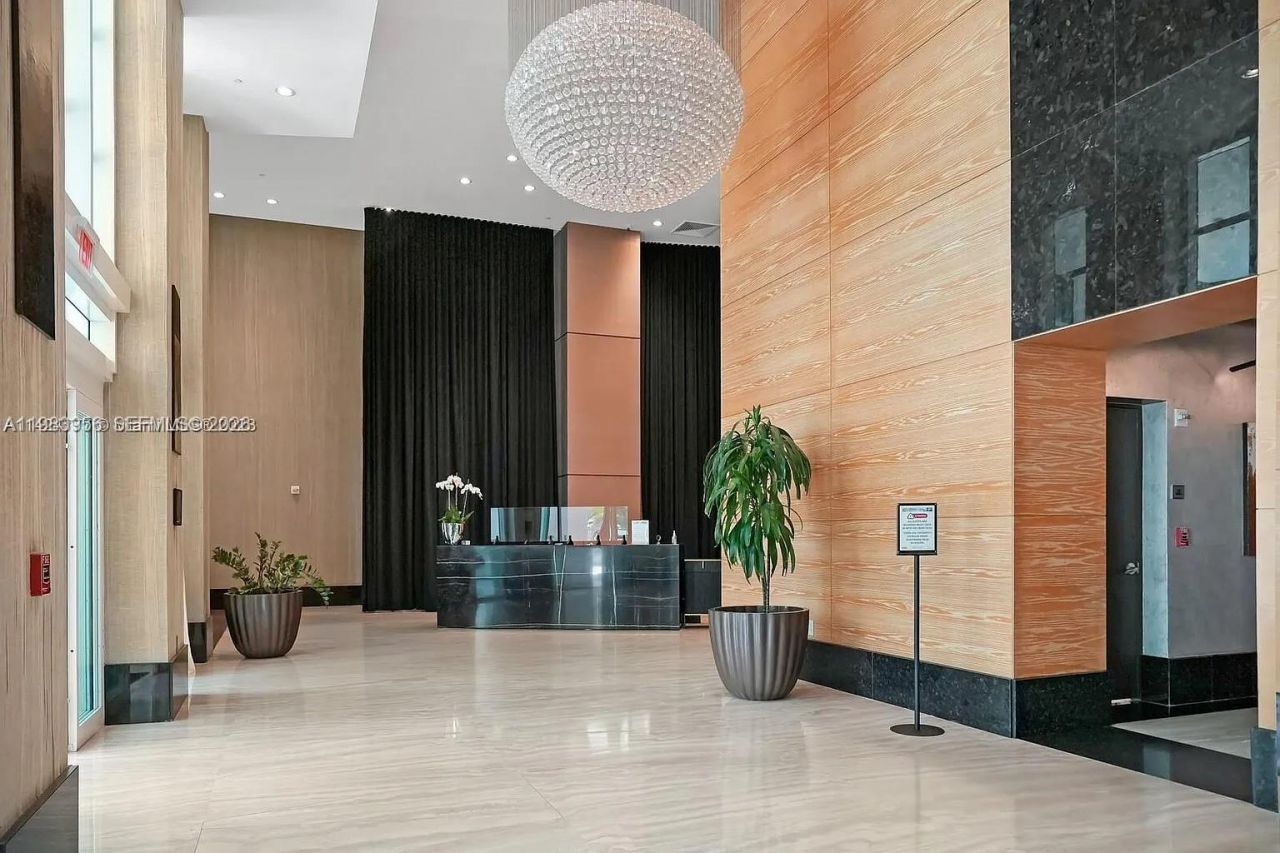 950 Brickell Bay Dr, Unit 3710, Miami, FL 33131 Photo