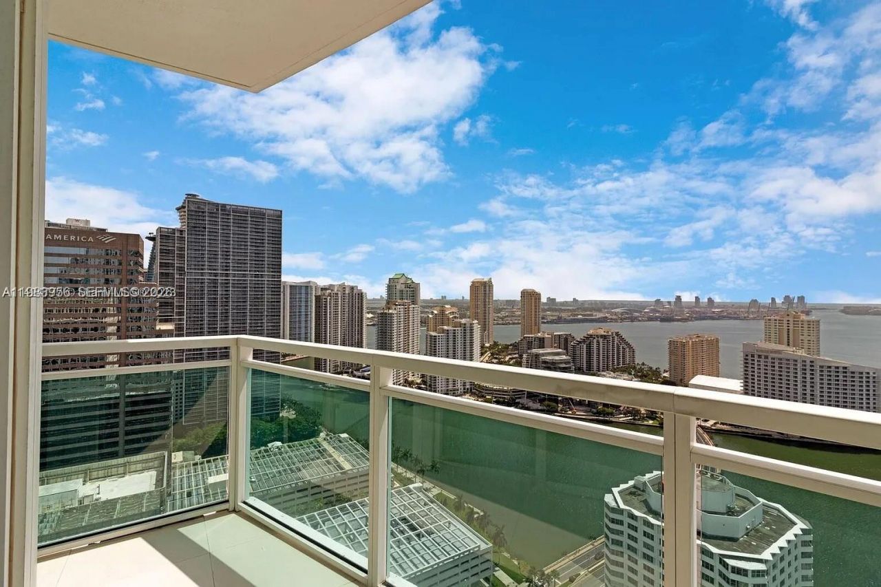 950 Brickell Bay Dr, Unit 3710, Miami, FL 33131 Photo