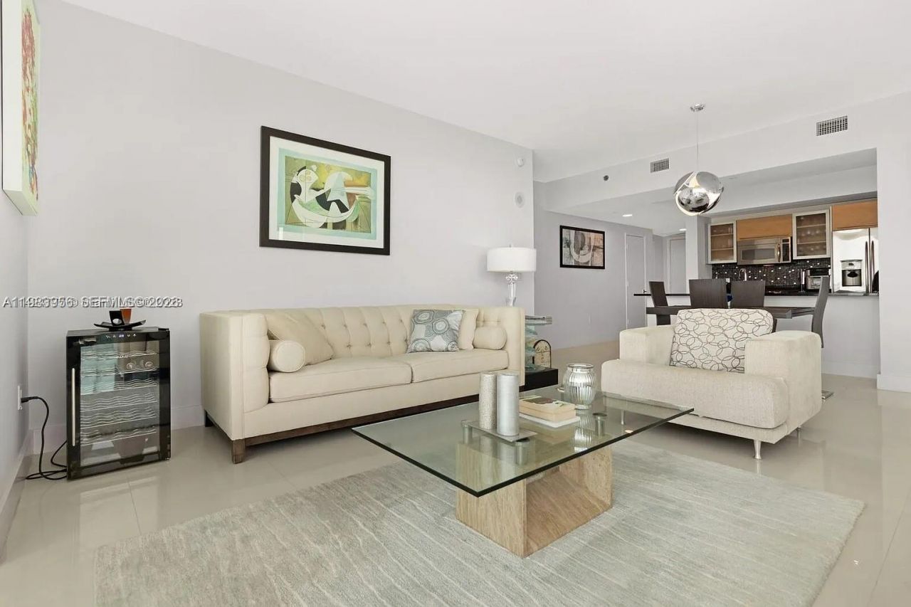 950 Brickell Bay Dr, Unit 3710, Miami, FL 33131 Photo