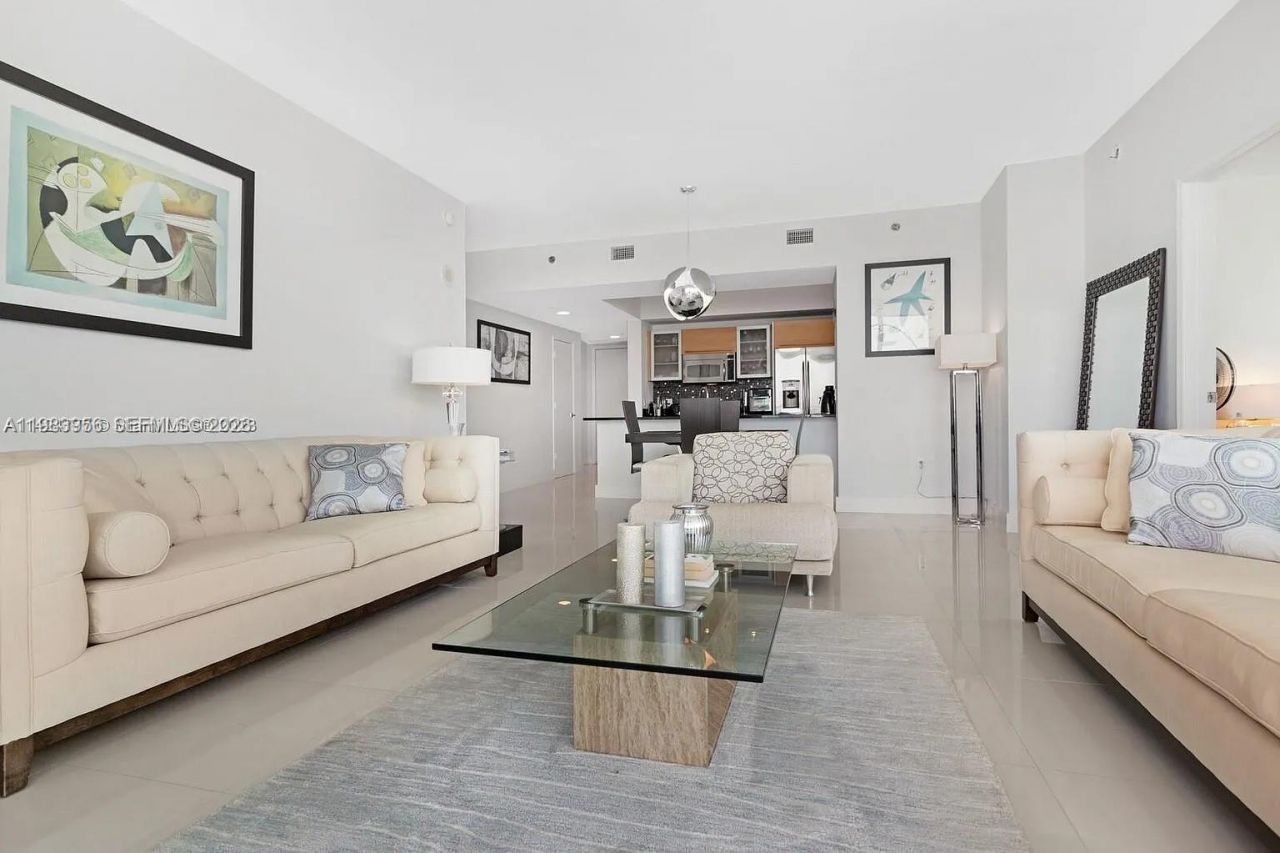 950 Brickell Bay Dr, Unit 3710, Miami, FL 33131 Photo