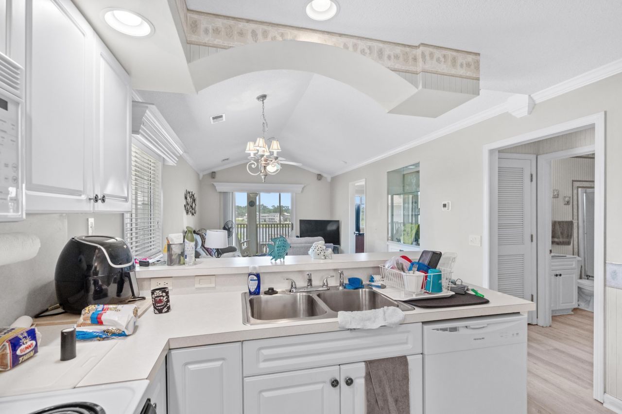 4421 Eastport Blvd. Photo 17