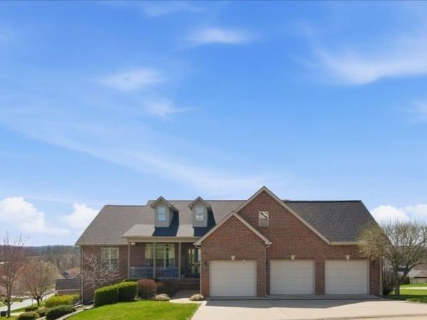 14 Freedom Drive, Parkersburg, WV 26101