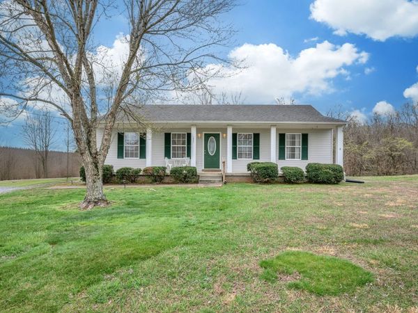 1021 Deerfield Dr, Chapmansboro, TN 37035