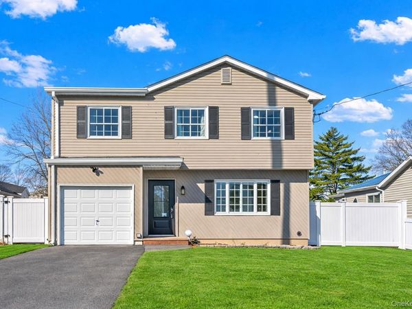 214 Woodycrest Drive, Holtsville, NY 11742