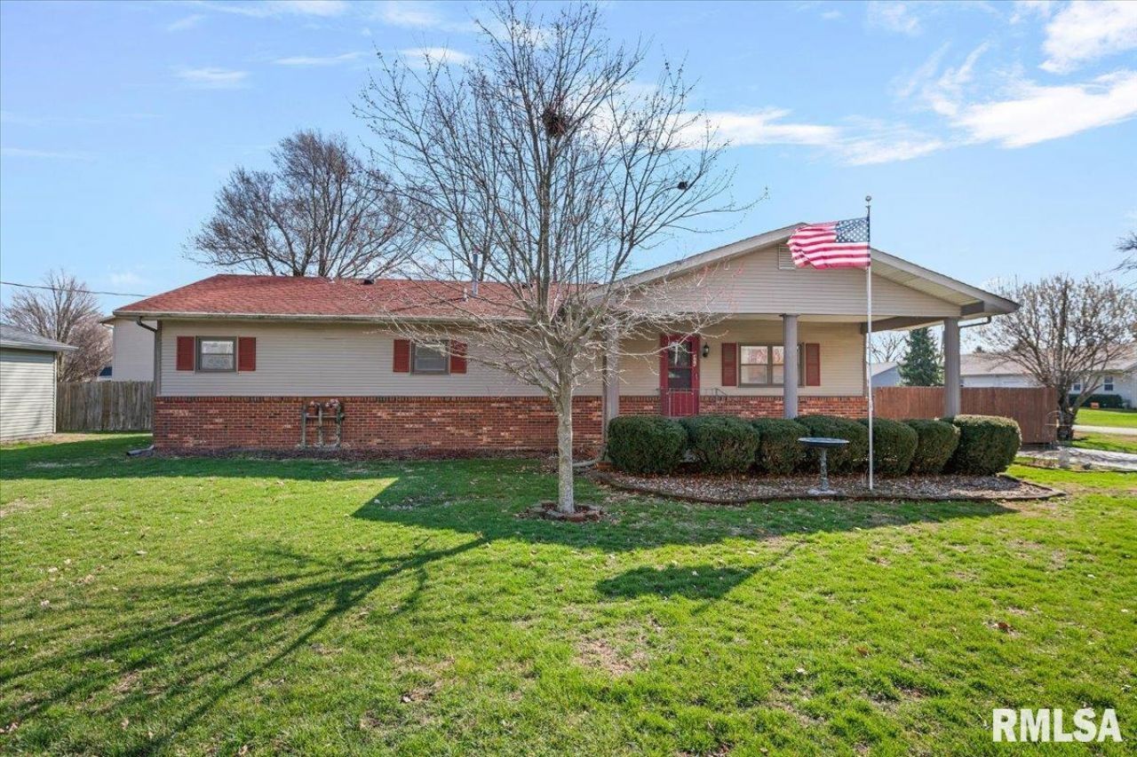 406 S Benton Street, New Berlin, IL 62670 Main Photo