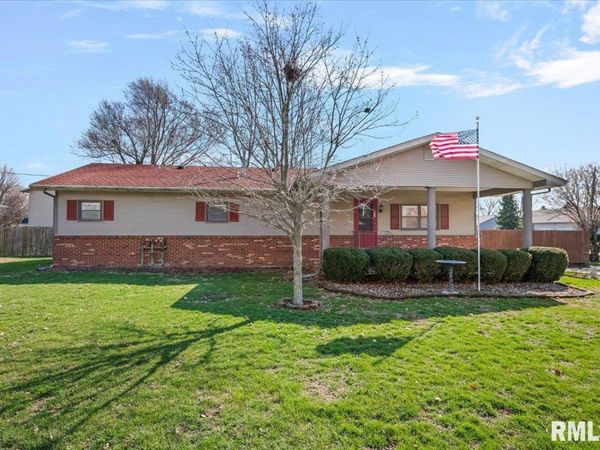 406 S BENTON Street, New Berlin, IL 62670