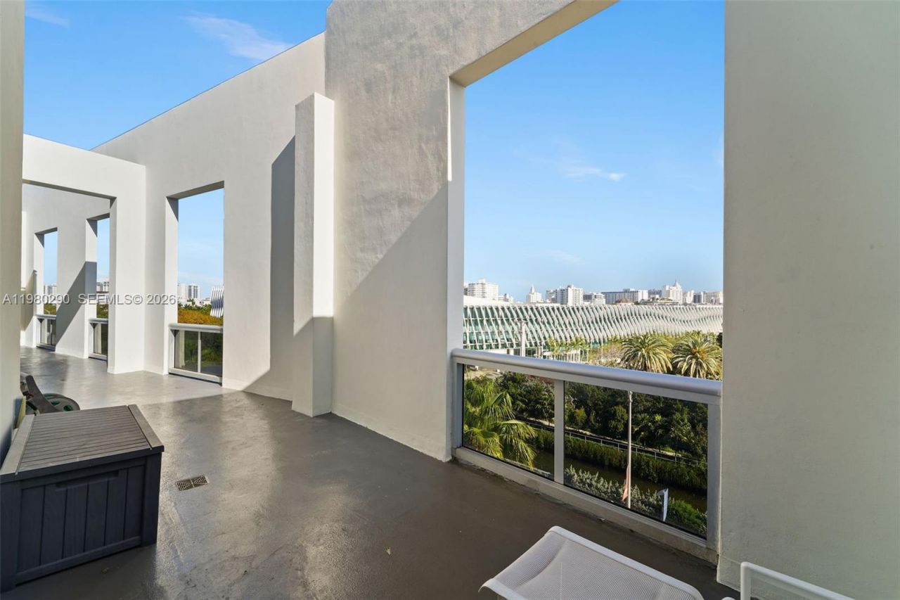 2001 Meridian Ave, Unit PH-16, Miami Beach, FL 33139 Photo