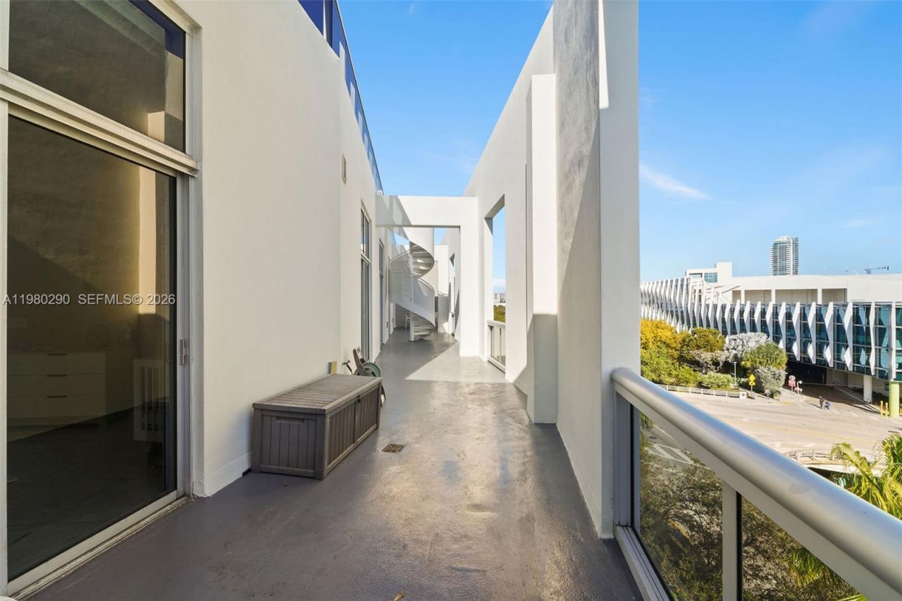 2001 Meridian Ave, Unit PH-16, Miami Beach, FL 33139 Photo
