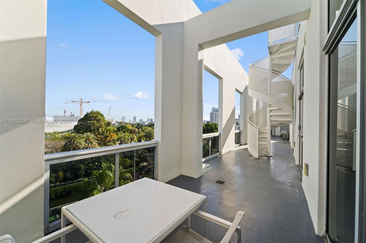 2001 Meridian Ave, Unit PH-16, Miami Beach, FL 33139 Photo
