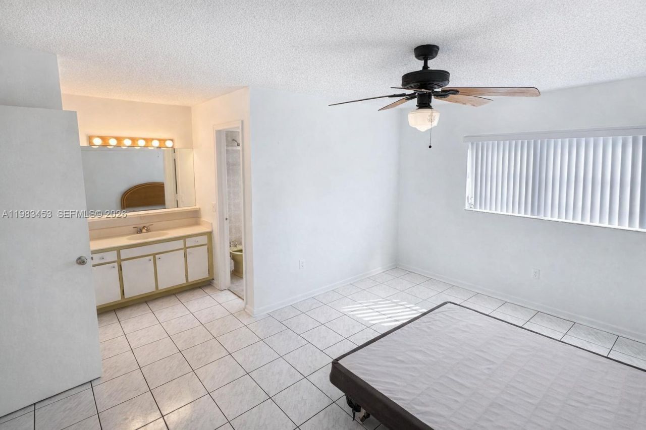 1630 W 46th St , Unit 514B, Hialeah, FL 33012 Photo