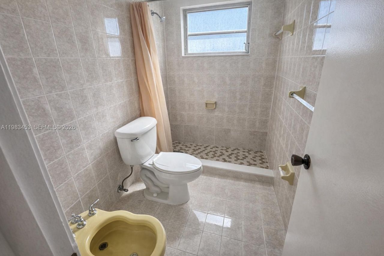 1630 W 46th St , Unit 514B, Hialeah, FL 33012 Photo