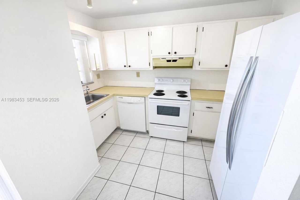 1630 W 46th St , Unit 514B, Hialeah, FL 33012 Photo