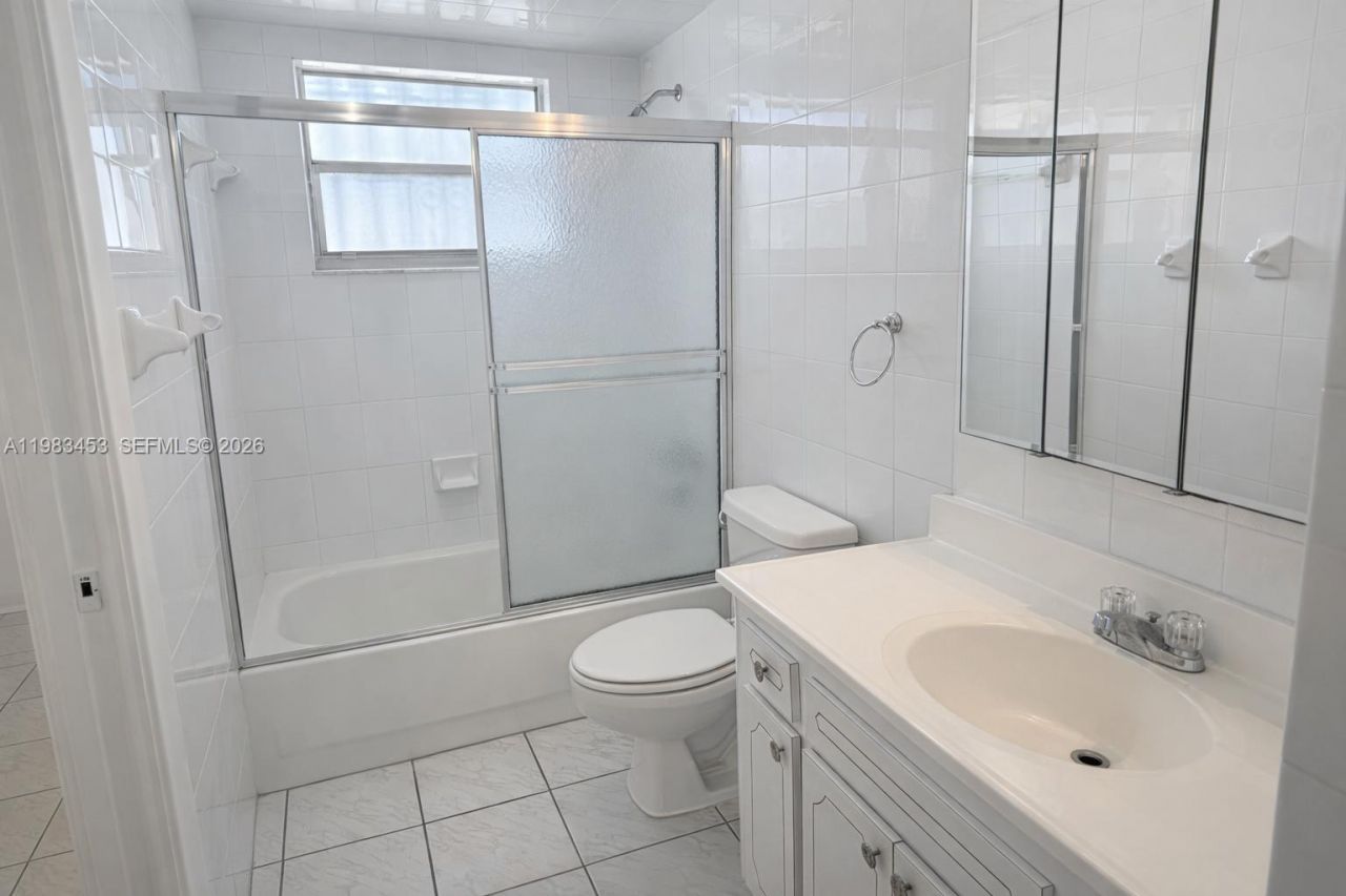 1630 W 46th St , Unit 514B, Hialeah, FL 33012 Photo