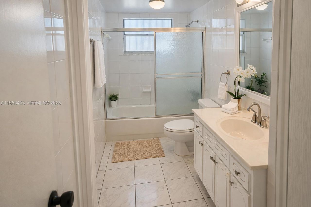 1630 W 46th St , Unit 514B, Hialeah, FL 33012 Photo