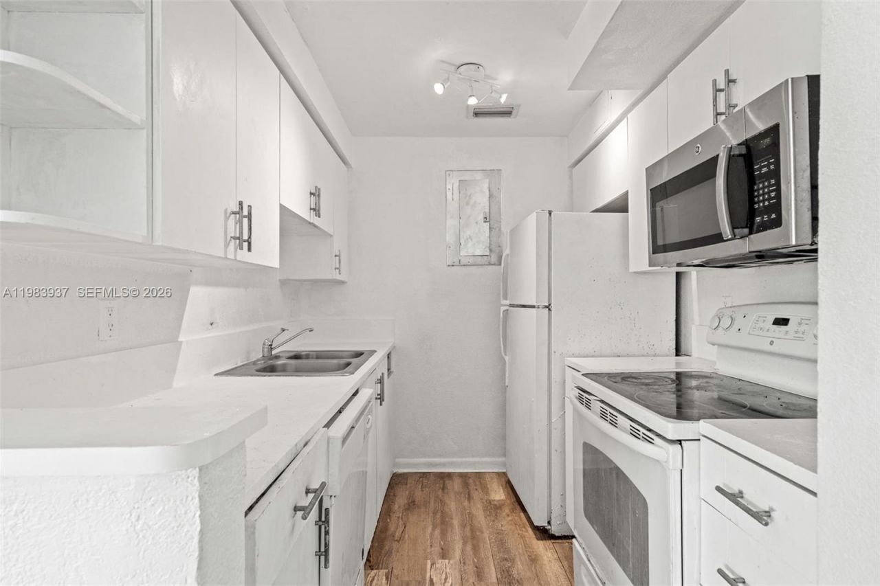 1185 Marseille Dr , Unit 202, Miami Beach, FL 33141 Photo