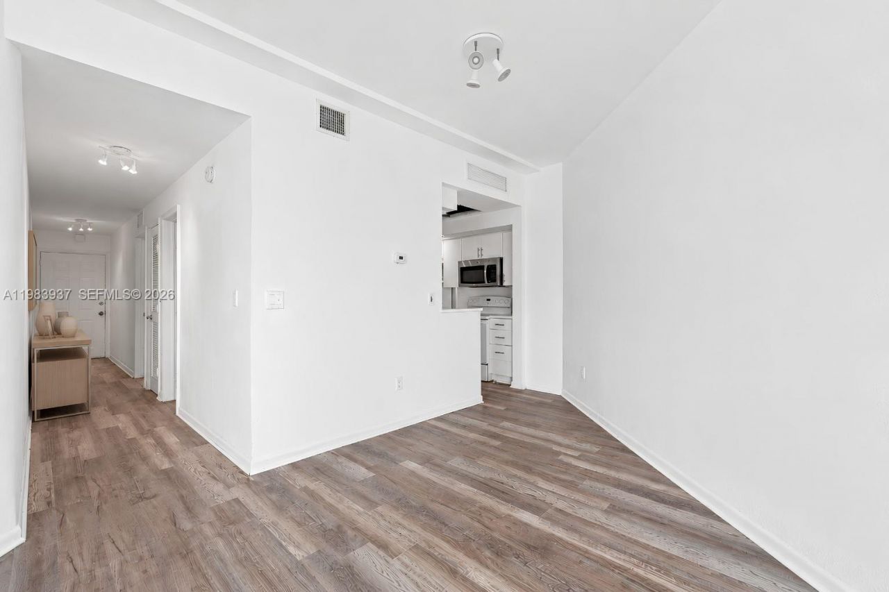 1185 Marseille Drive, Unit 202, Miami Beach, FL 33141 Photo
