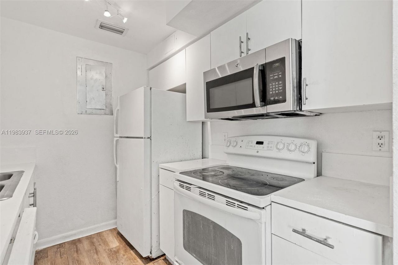 1185 Marseille Dr , Unit 202, Miami Beach, FL 33141 Photo