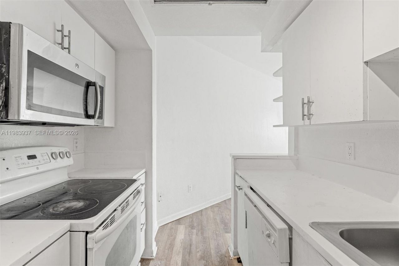 1185 Marseille Dr , Unit 202, Miami Beach, FL 33141 Photo