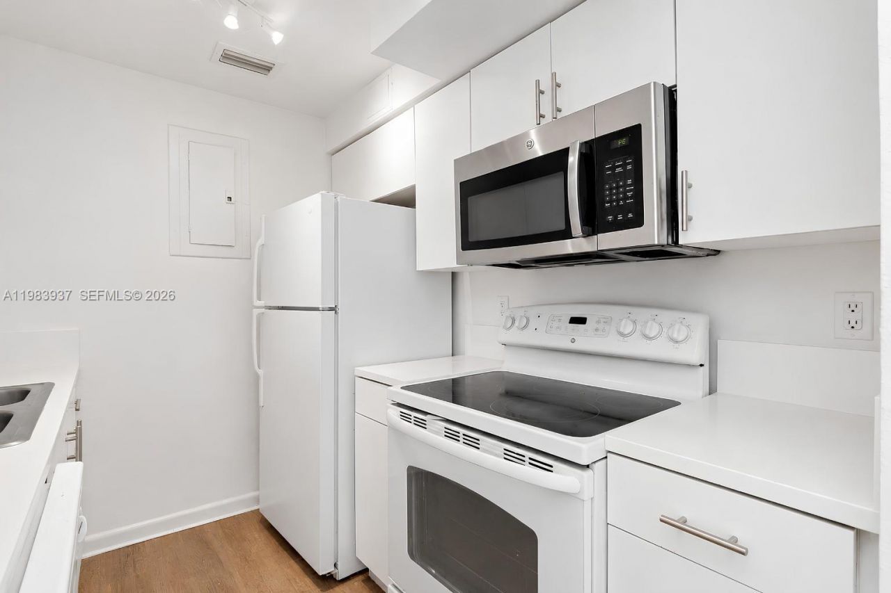 1185 Marseille Drive, Unit 202, Miami Beach, FL 33141 Photo