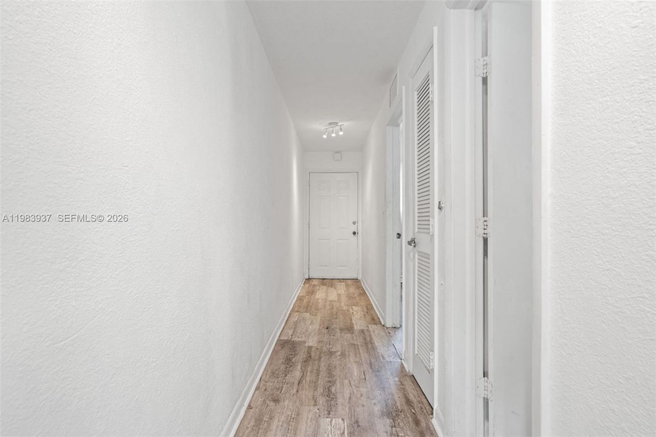 1185 Marseille Dr , Unit 202, Miami Beach, FL 33141 Photo