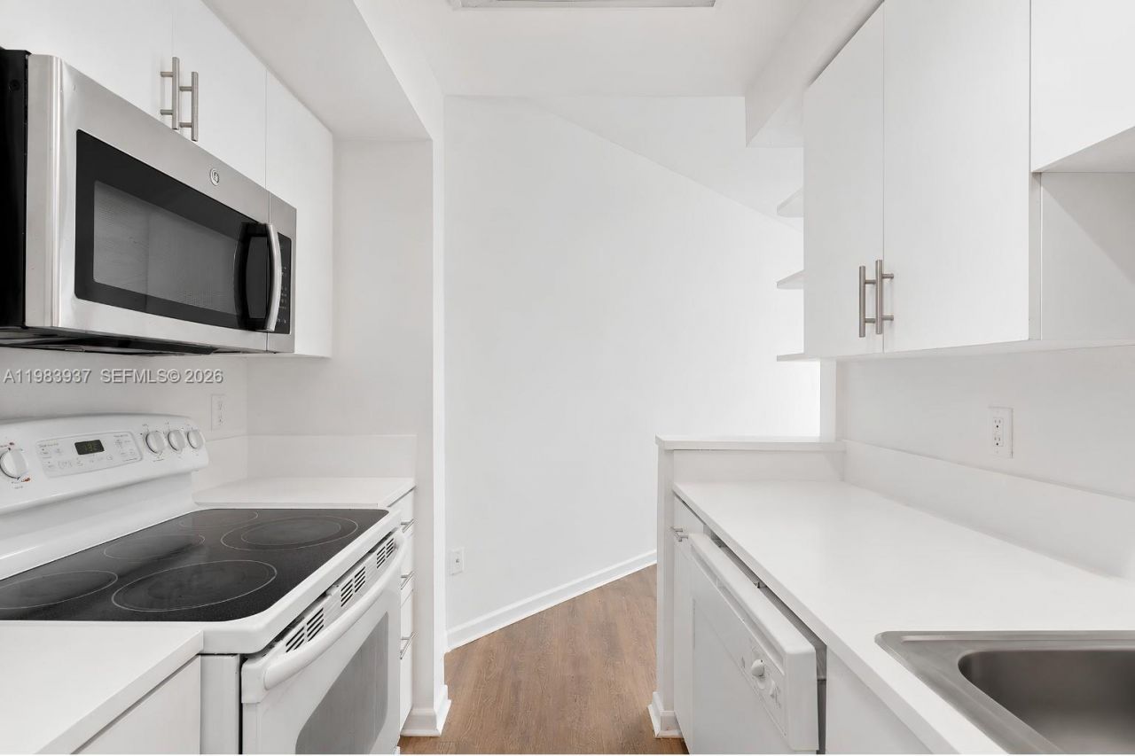 1185 Marseille Drive, Unit 202, Miami Beach, FL 33141 Photo