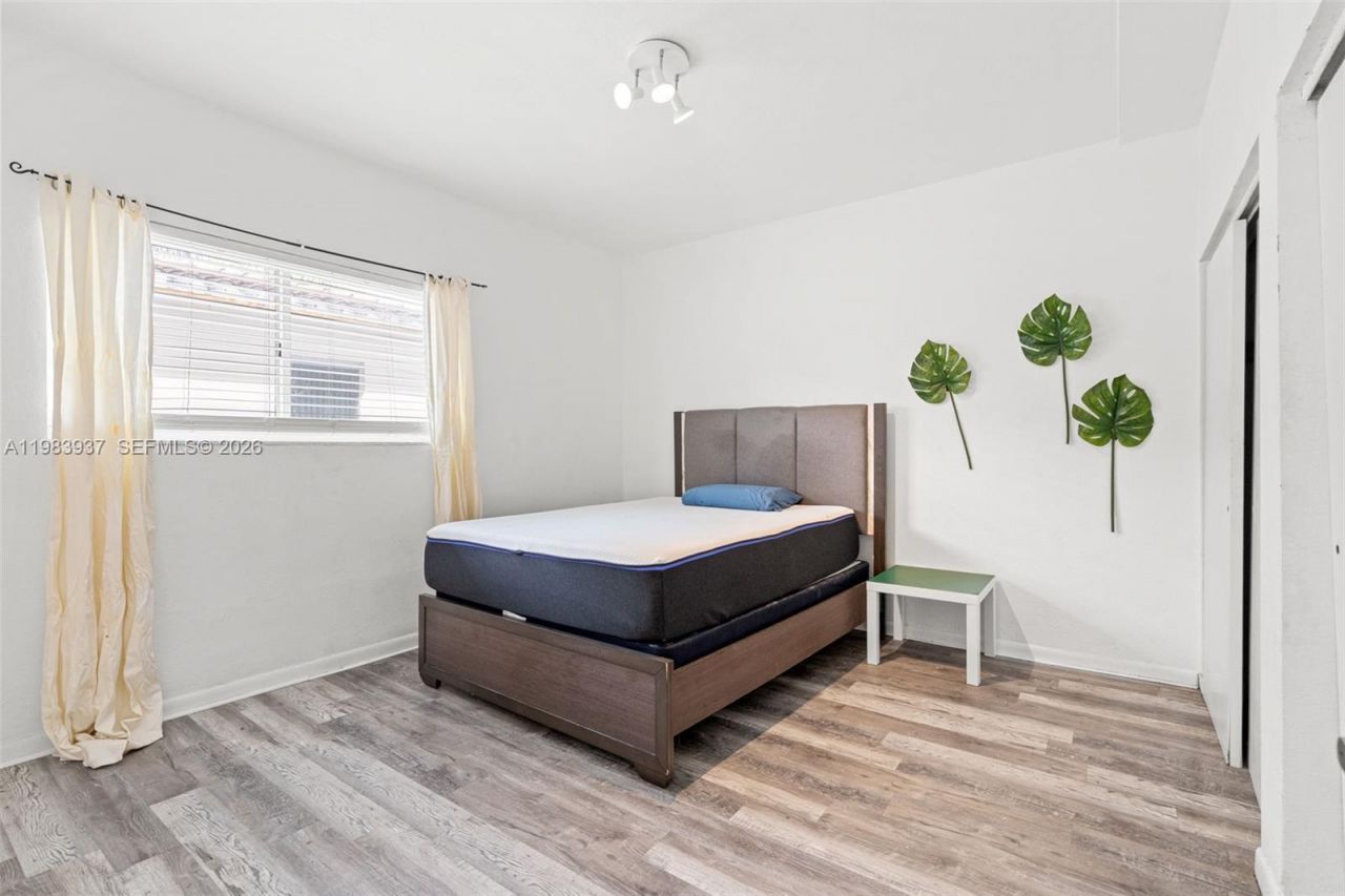 1185 Marseille Dr , Unit 202, Miami Beach, FL 33141 Photo